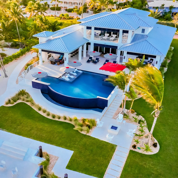 custom infinity pool with spa by D´Asign Source