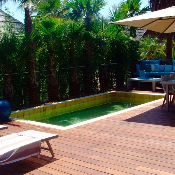 wood mini pool and wooden deck by Odyssea Piscines