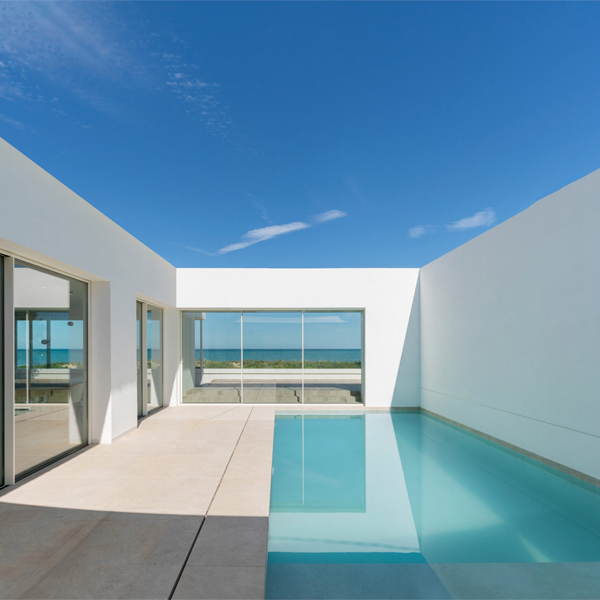 minimalist villa and pool by Ruben Muedra