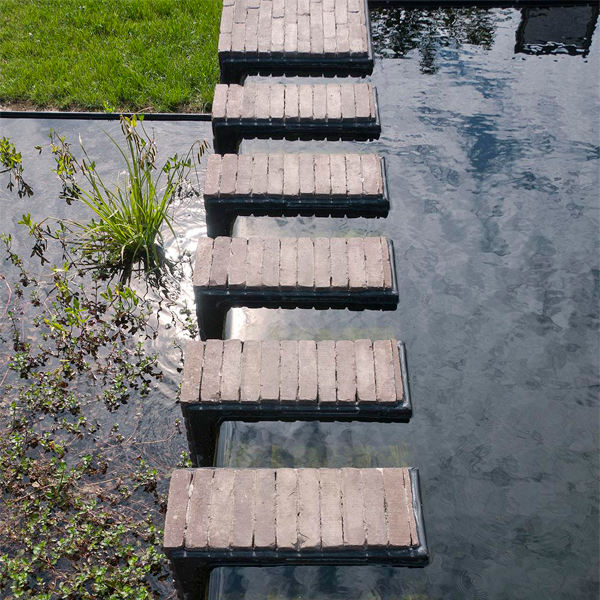 overflow black natural pool in a project by Green Architects