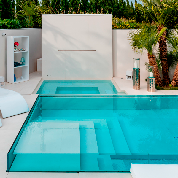 Piscina Transparente con superficie blanca