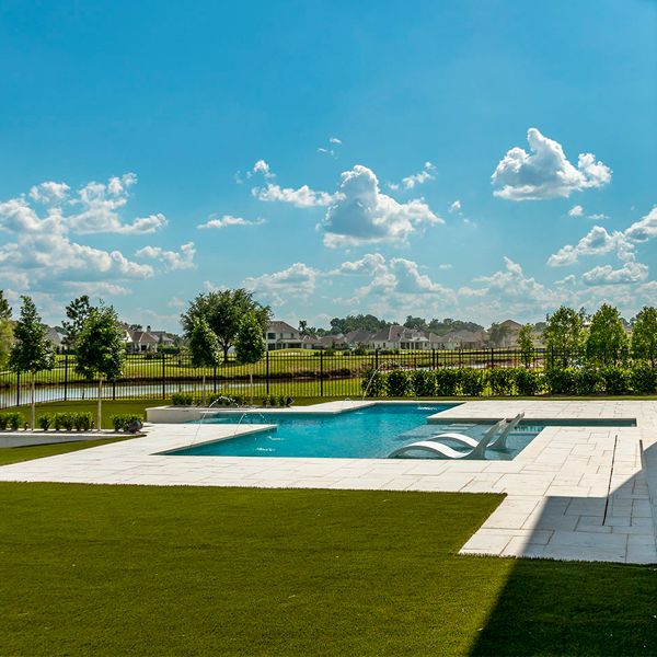custom modern pool with spa, by Makaira Landscape Pools