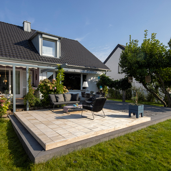 poolcover plaform for a mini pool by Schmitt Tiefbau