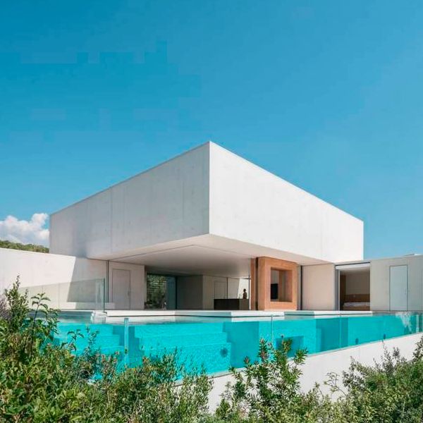 Modern transparent pool in a minimalist concrete house, by Kobo Architectural