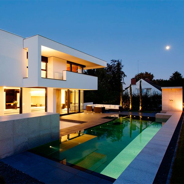 mirror pool at night in a project by Lee Mir Architekten