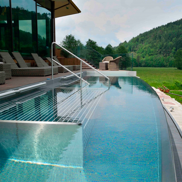 inox infinity pool in a hotel by Piscine Artinox