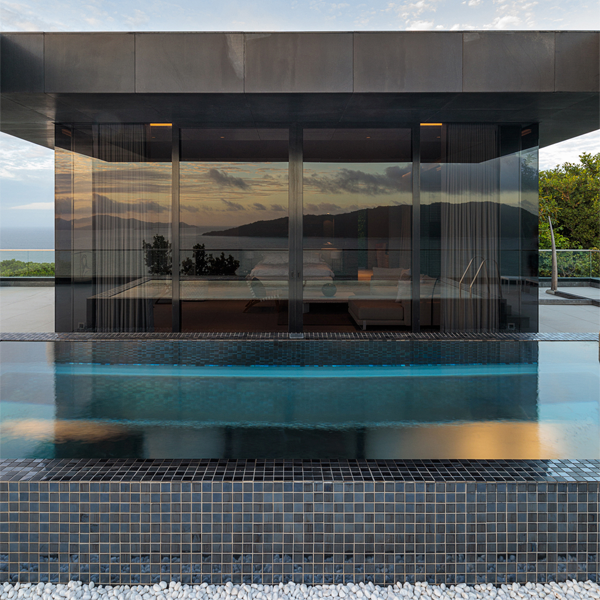 pool tile of a transparente infinity pool in a project by Studio RHE