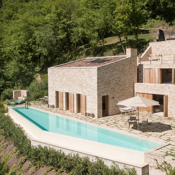 unique infinity pool in a project by Bernhard Architekten