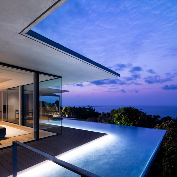 modern house with infinity pool by Kidosaki Architects Studio