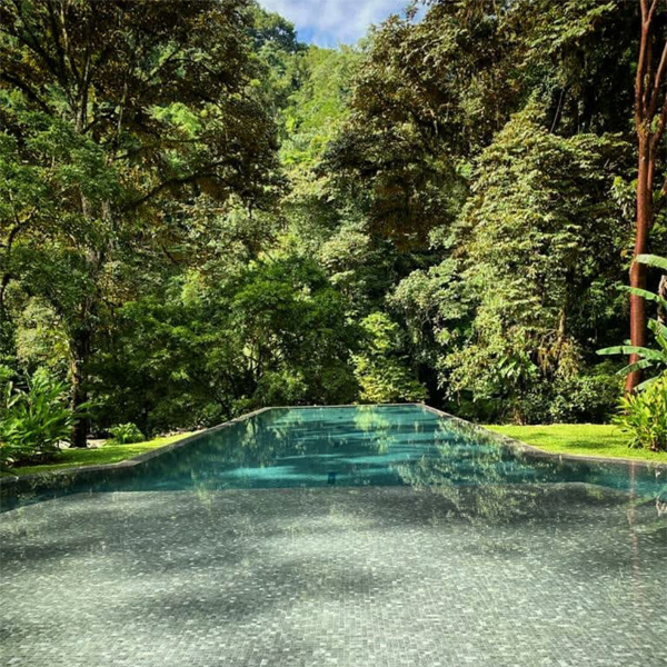 custom infinity pool in Pacuare Lodge, by Acuarium