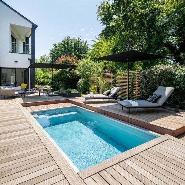 stainless steel mini pool, swim spa style, par Swim N Spa, in a small garden with wooden decking and mobile terrace
