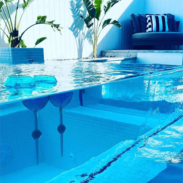 spa with transparent wall by MG Pools