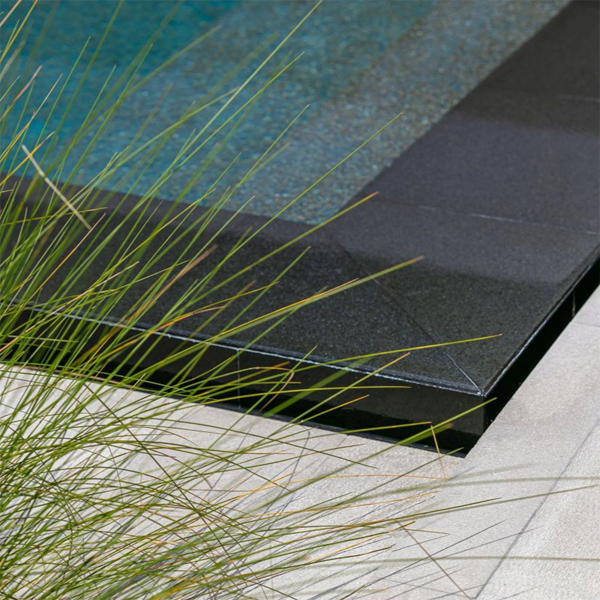 overflow pool by Kiso Group