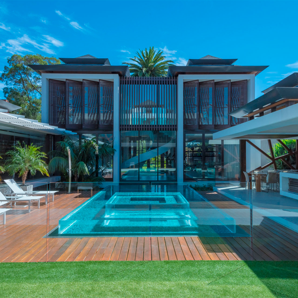 unique transparent pool with spa, by Pool Windows