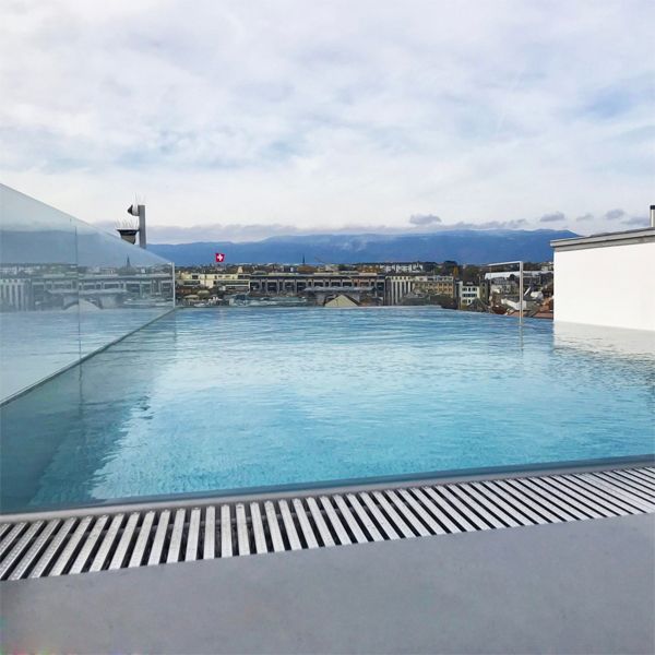 infinity stainless pool in a rooftop, by Wonderwerk