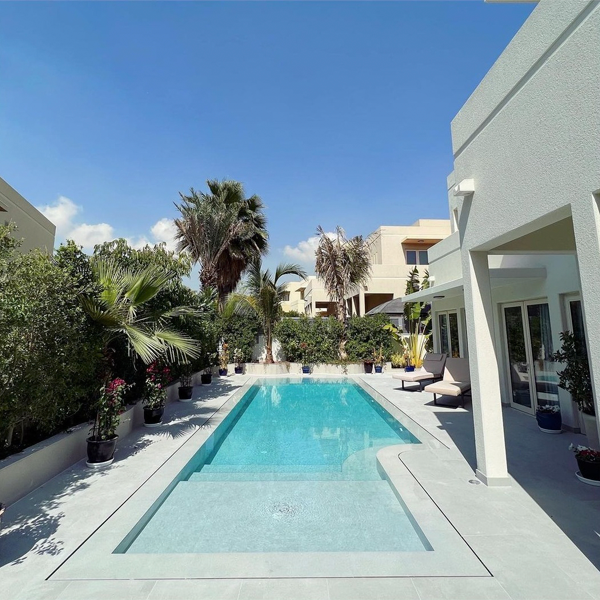 overflow pool by Grosvenor Pools