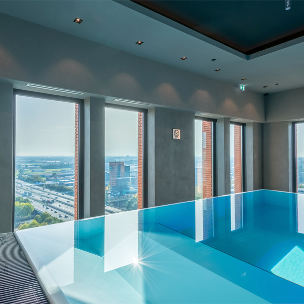 indoor infinity pool by Veltmann Schwimmbad