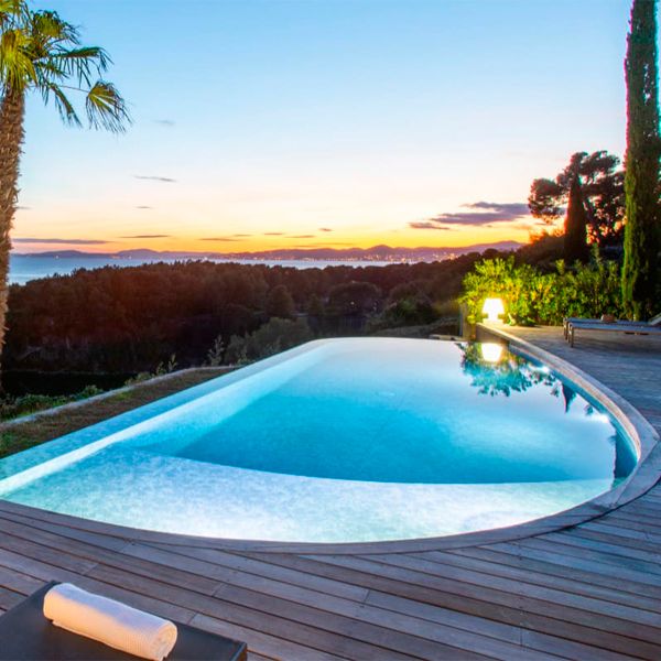 custom infinity pool at night, by TS Nuances de Bleus