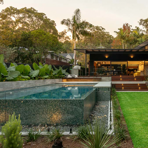above ground infity pool in the graden