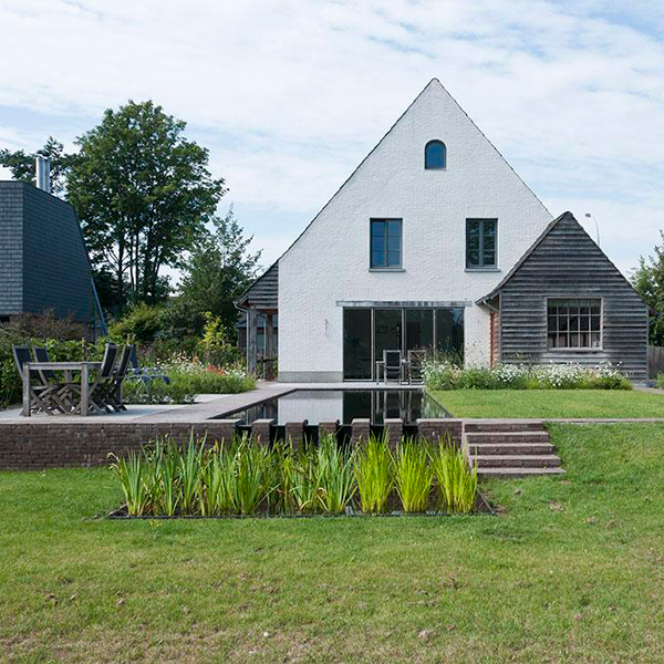 overflow black natural pool in a project by Green Architects