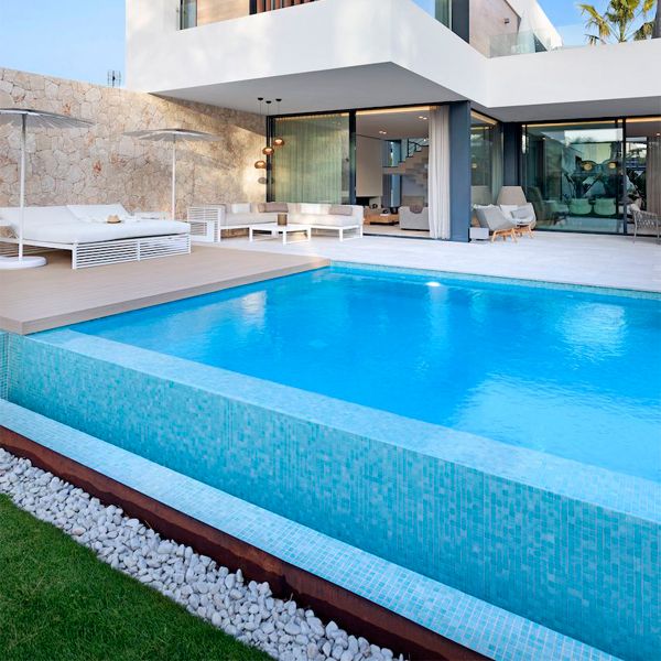 private infinity pool in a project by Jaime Salvá