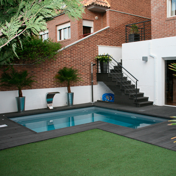 L private pool by Suite Pool