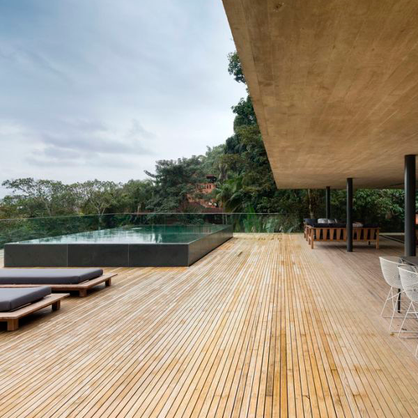 overflow pool in th middle of the jungle