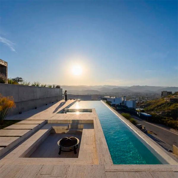 lap pool with spa at sunset, in a project by Federico Urfer Arquitecto