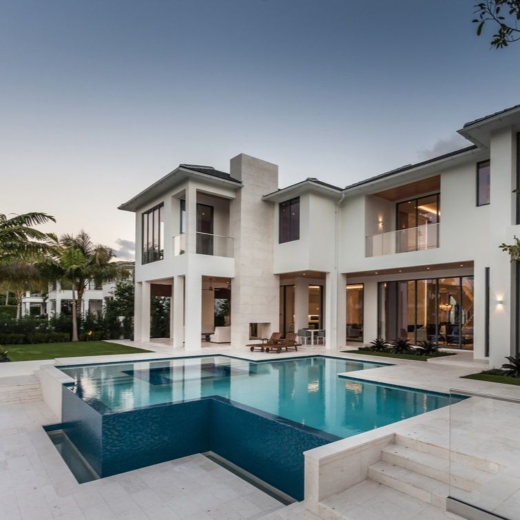 Custom luxury infinity pool in a modern design house, by Mothe Design.