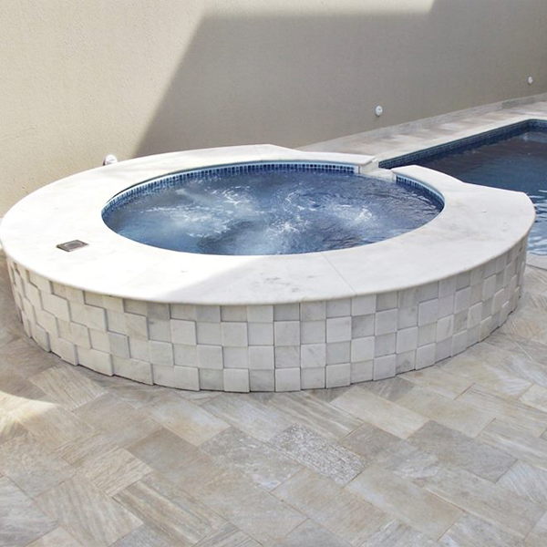spa desbordante a piscina