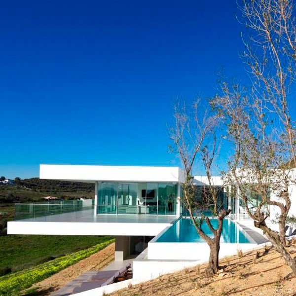 white infinity lap pool in a project by Mario Martins Atelier