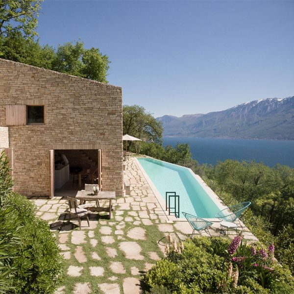 unique infinity pool in a project by Bernhard Architekten