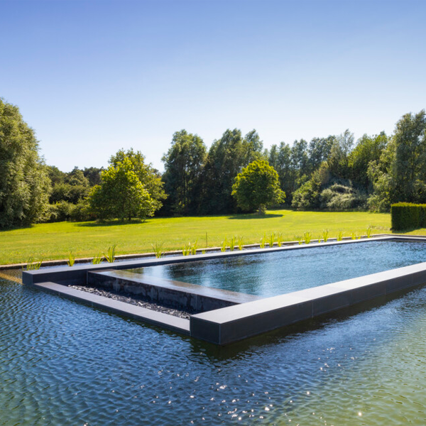 natural infinity pool by Demooistez Zwembaden