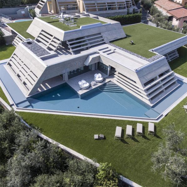 drone view of a luxuty infinity pool by Officina Dolcevita (Piscine Castiglione)