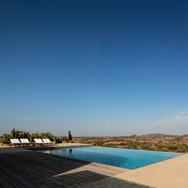 infinity pool by ColectivArquitectura