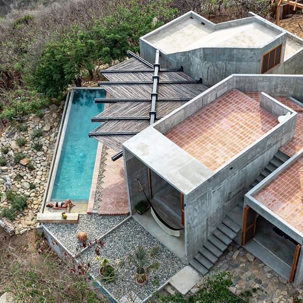drone view of an infinity pool of a rustic design house, in a project by Espacio 18 Arquitectura