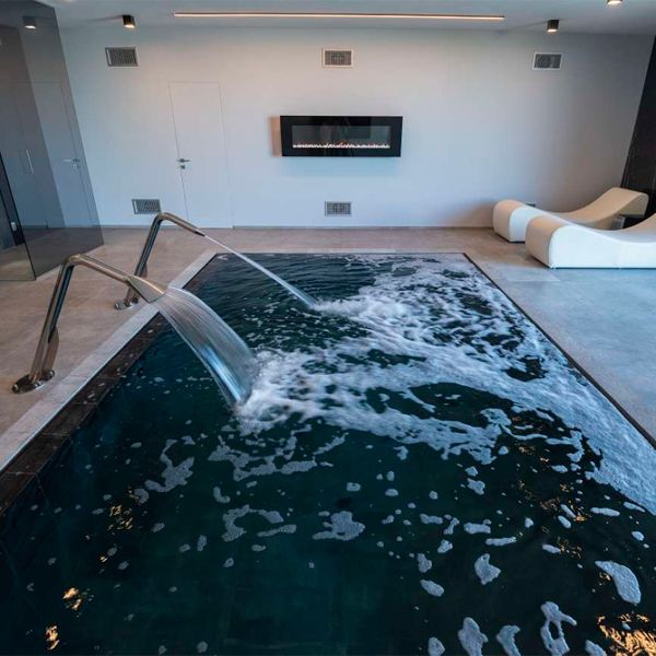 indoor overflow mini pool spa by Professione Piscina