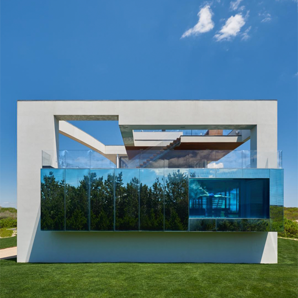 Incredible transparent pool in a project by Barnes Coy Architects