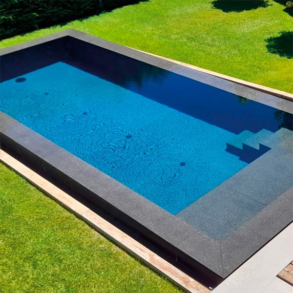 private infinity pool by Blue Living Piscinas