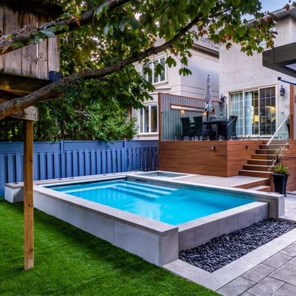 mini infinity pool and hot tub in a modern design backyard, by Landcon