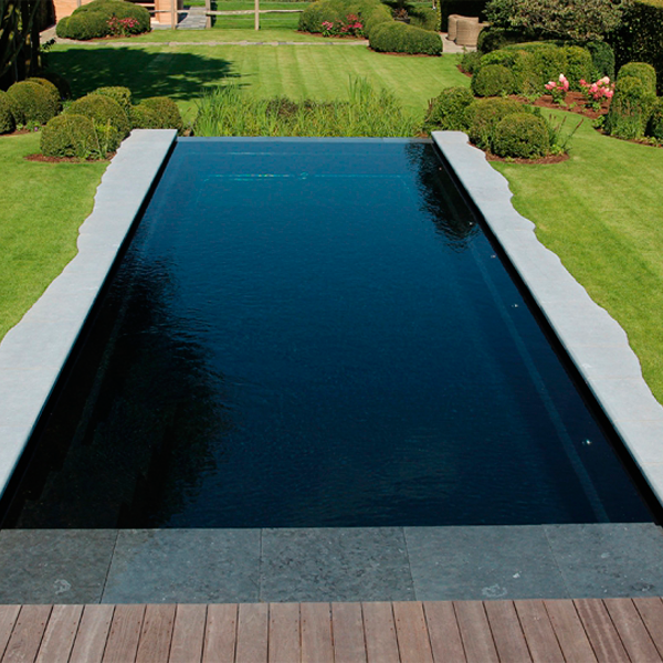 piscina natural desbordante