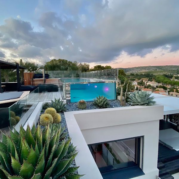 Excluxive transparent infinty pool in a rooftop, by Le Bassin Francais