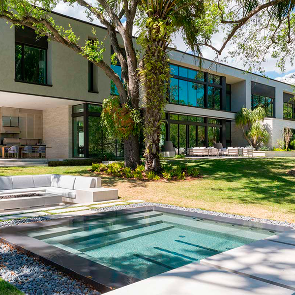 spa in an infinity pool by Pool Tech of Miami