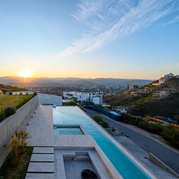 lap pool with spa at sunset, in a project by Federico Urfer Arquitecto