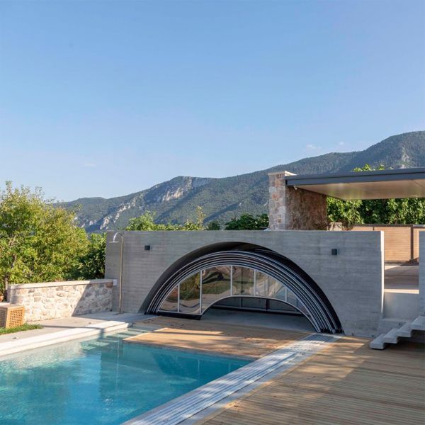 A unique infinity pool, in a modern project by Michalopoulou Touloumis, with a special rounded pool cover