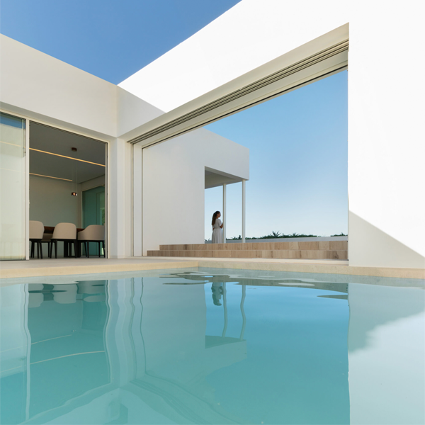 minimalist villa and pool by Ruben Muedra
