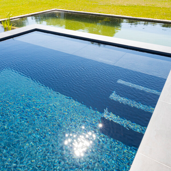 natural infinity pool by Demooistez Zwembaden