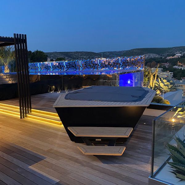 Excluxive transparent infinty pool in a rooftop, at night, by Le Bassin Francais