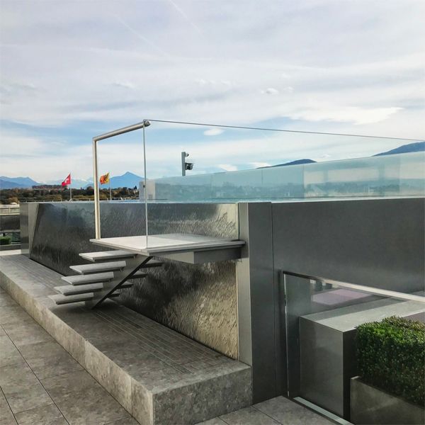 Exterior view of an infinity stainless steel pool, with external access stairs, built on a rooftop, by Wonderwerk