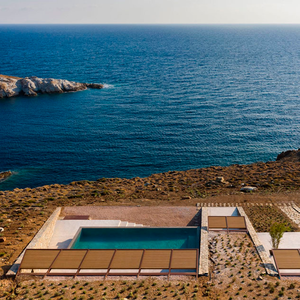 infinity pool in a modern design house by Mold Architects